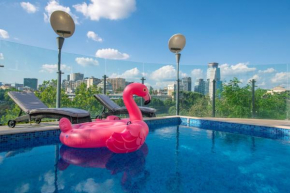 Central apartment with a swimming pool